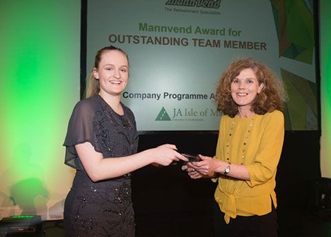 Mannvend presents the JA award for Outstanding Team member